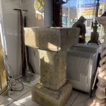 Antik Faragott kő kerti madárfürdető vagy keresztelő medence - 2