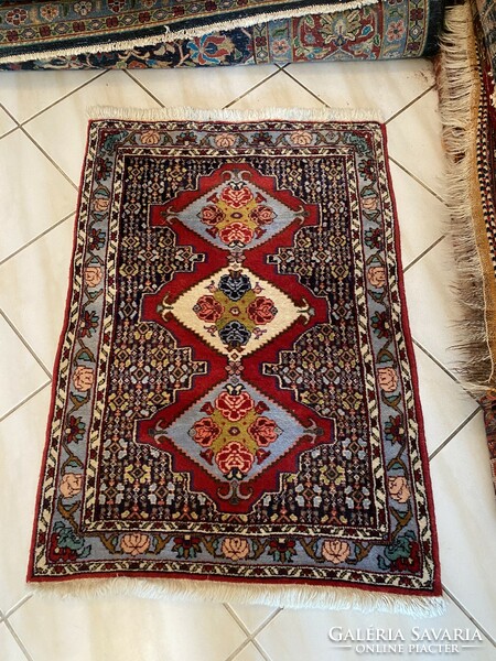 Kézi Iráni Rózsás Perzsaszőnyeg 73×105