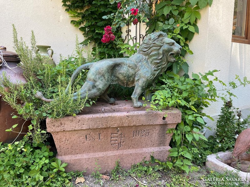 Nagyméretű Kerti Bronz Oroszlán Szobor