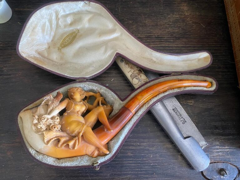 19th Century Carved Meerschaum pipe , Cased…….